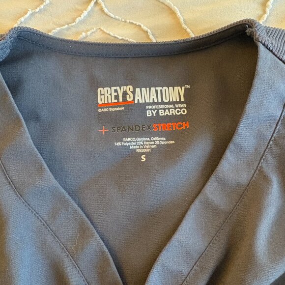 NWOT Grey's Anatomy Capri SPX Stretch Scrub Top - Picture 7 of 7